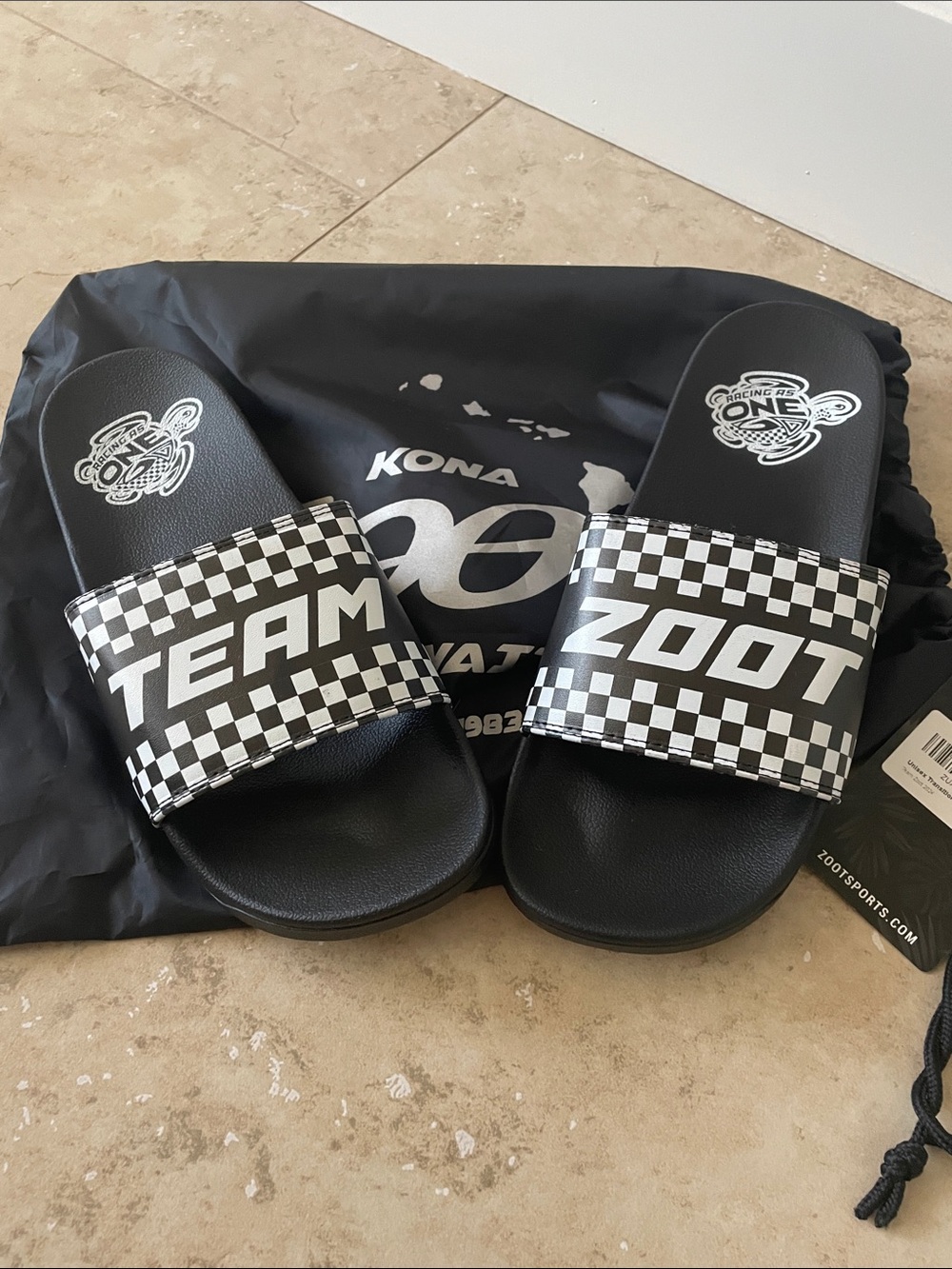 New Zoot Black & White Checkerboard TEAM Slide Sandals with Bag